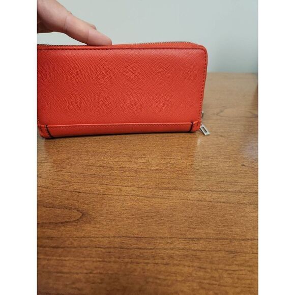 Guess Wallet Red Zip Around Baldwin Park EUC (R) - Picture 5 of 16